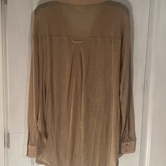 Oli & Hali Shirred button down top - Picture 5 of 6